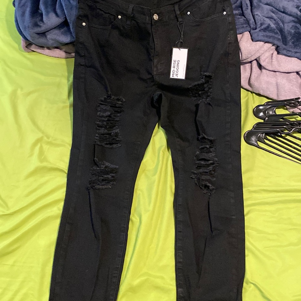 Rue 21 size 18 black ripped skinny jegging